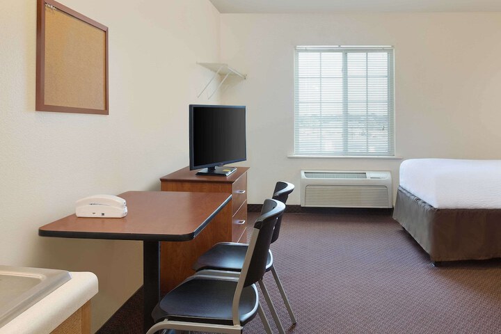 Queen Bed Accessible (7 of 8)