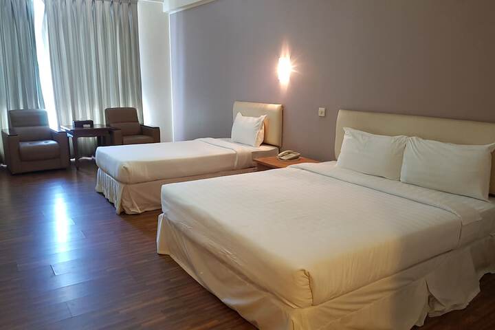 Room 3 of 40