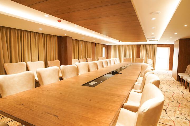 Business Center 52 of 72
