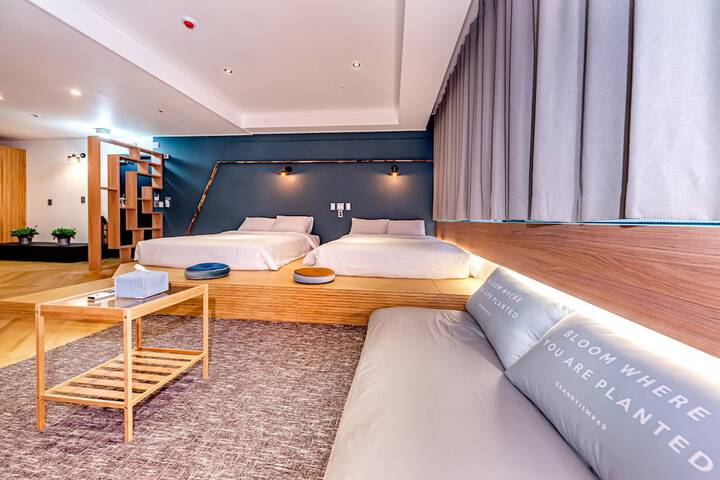 Room 17 of 34