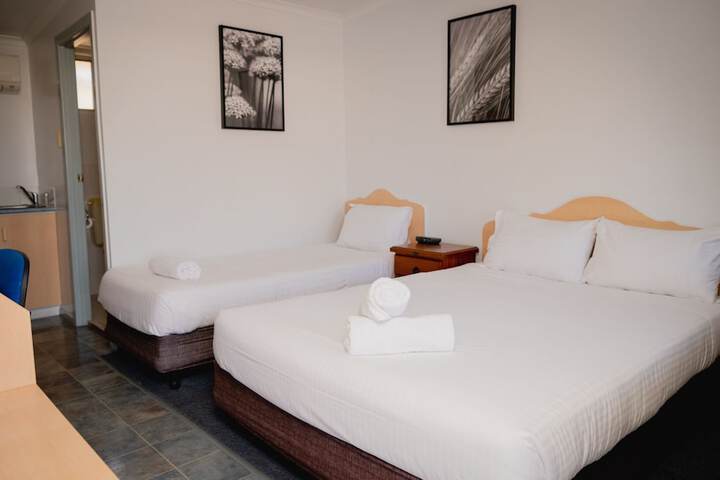 Room 4 of 11