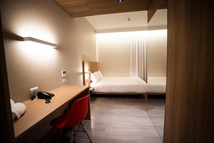 Room 14 of 37