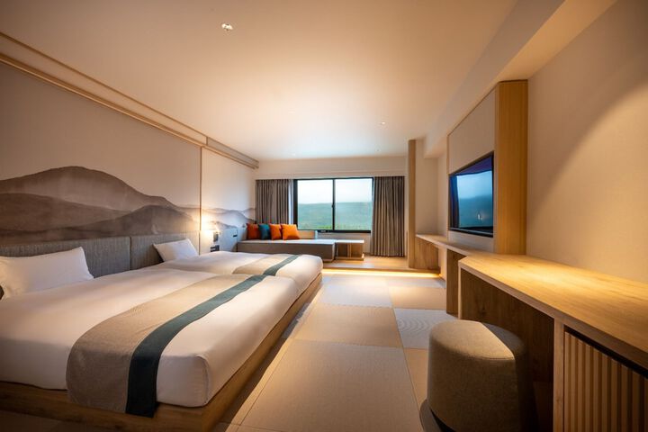 Room 32 of 200