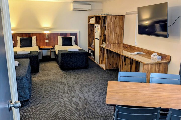 Room 16 of 32