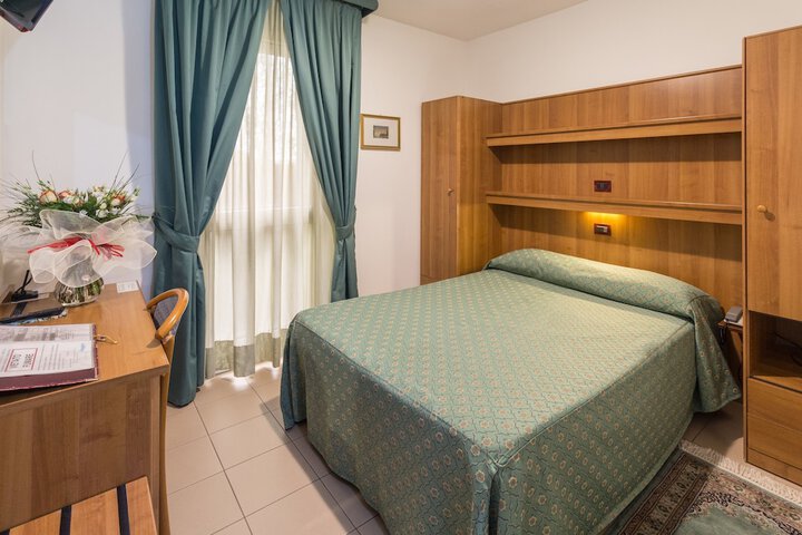 Room 12 of 39