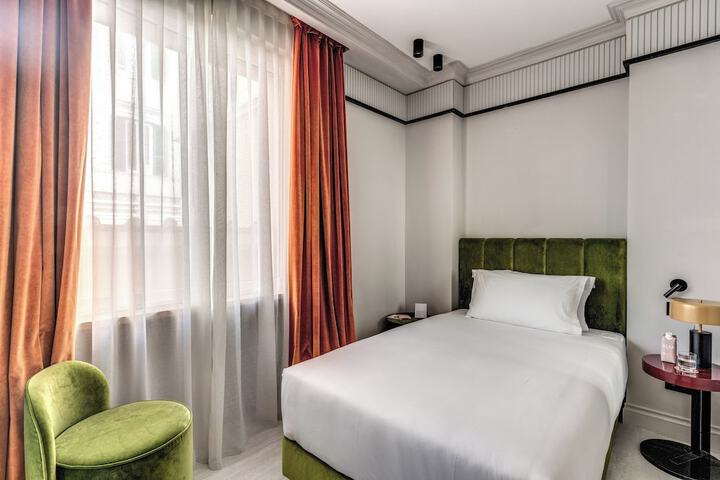 Room 6 of 47
