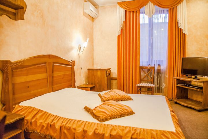 Room 4 of 33