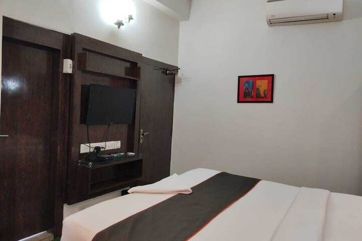 Room 16 of 38