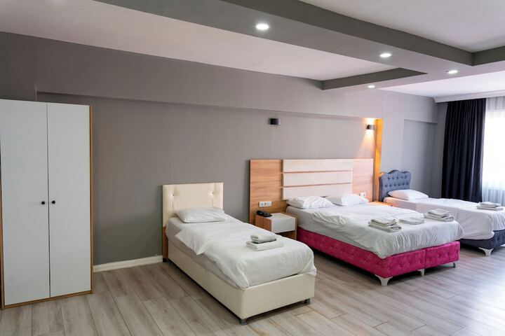 Room 5 of 13