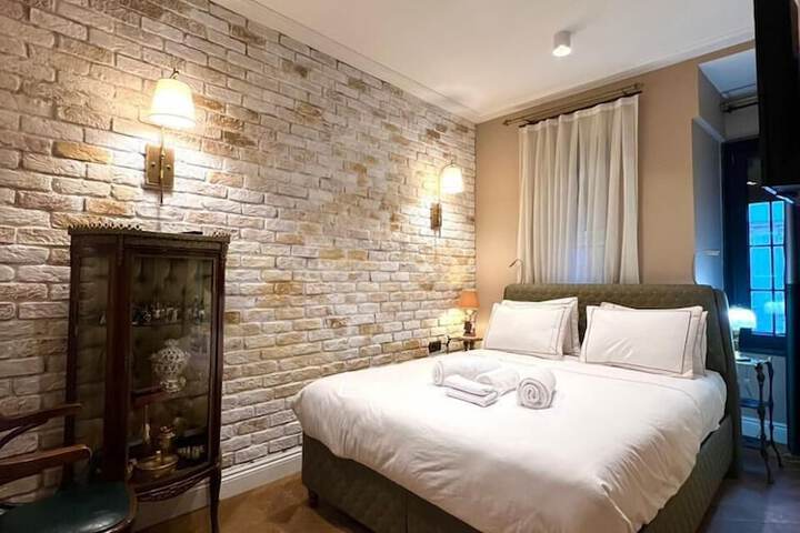Room 2 of 15