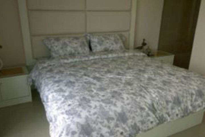 Room 10 of 34