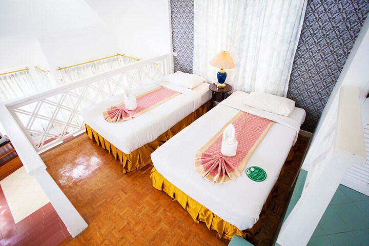 Room 34 of 194