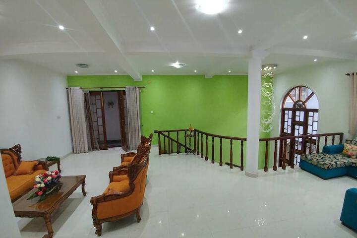 Room 6 of 10