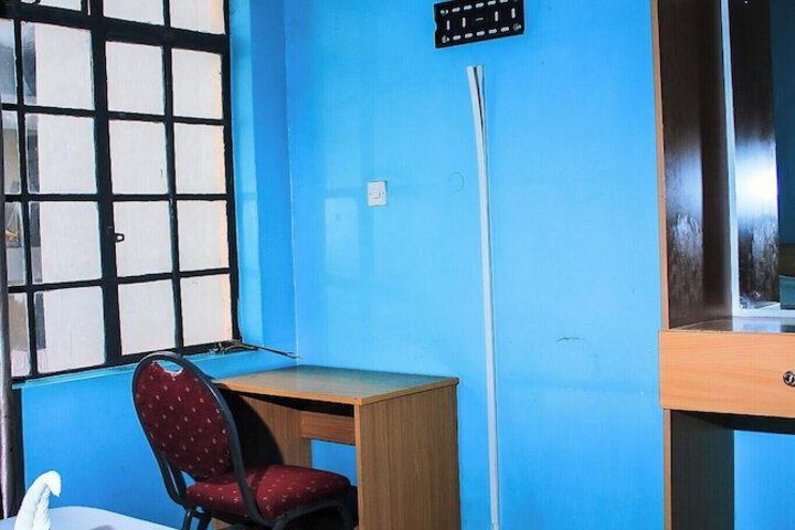 Room 9 of 14