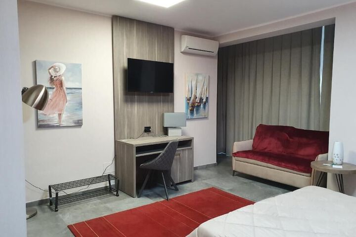 Room 6 of 17