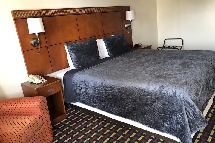1 King Bed (7 of 12)