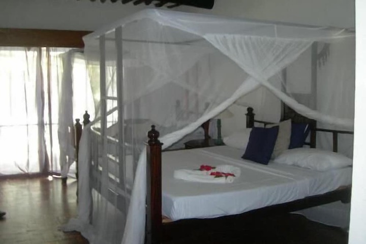 Room 2 of 10