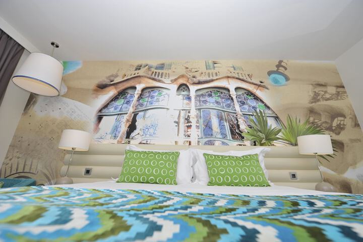 Room 4 of 136