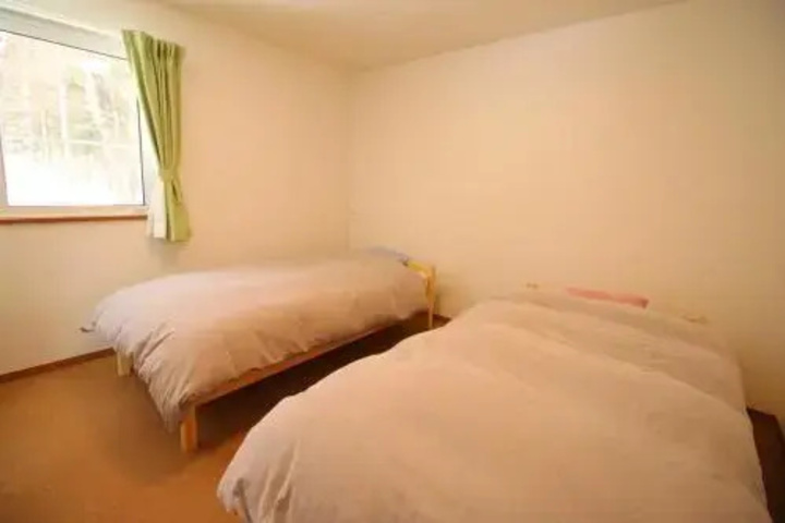 Room 2 of 9
