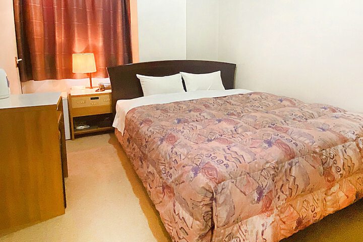 Room 7 of 16