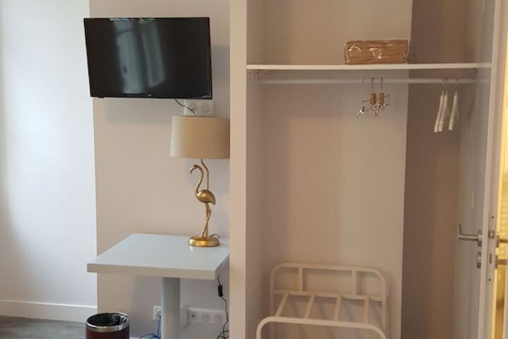 Room 7 of 62