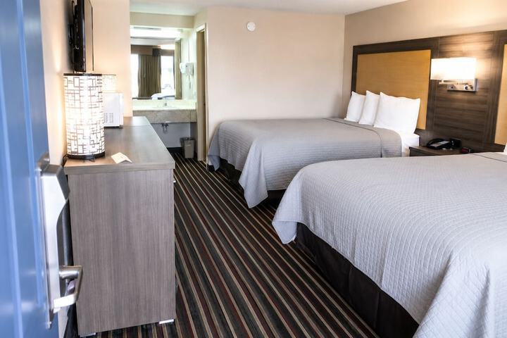 Room 6 of 18
