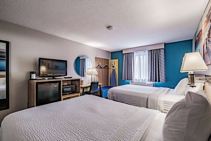 2 Double Beds (1 of 14)