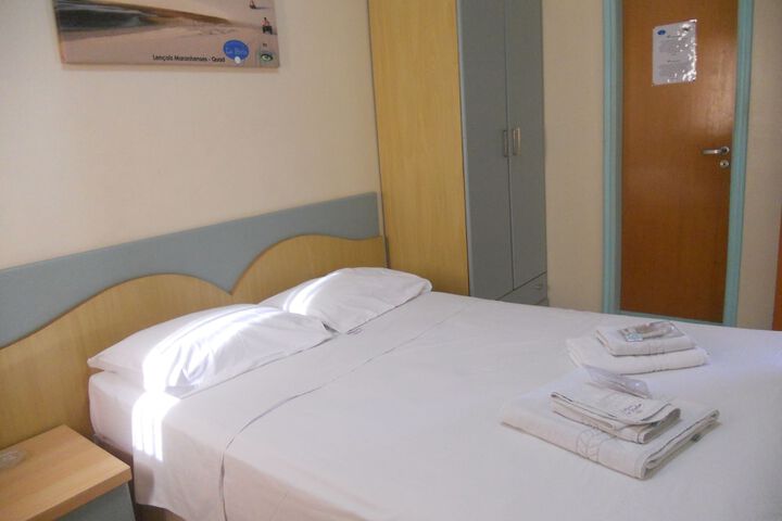 Room 6 of 80