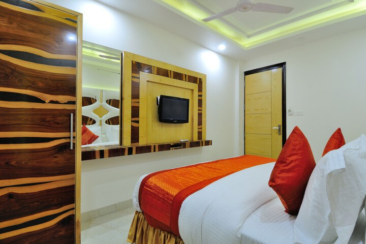 Room 8 of 36