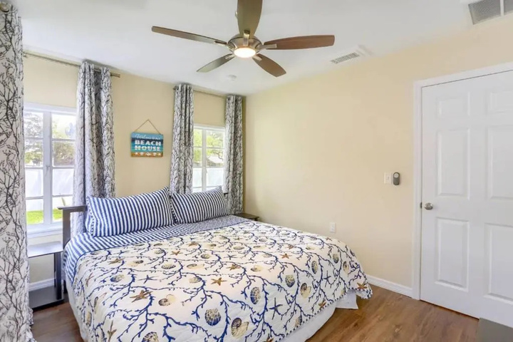 Room 4 of 27