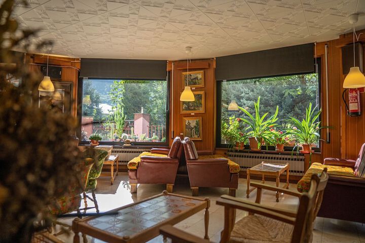 Lounge 68 of 91