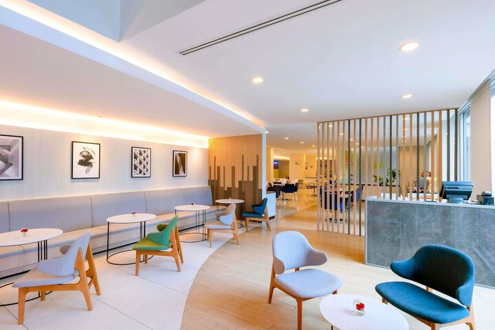 Entrance & Lobby