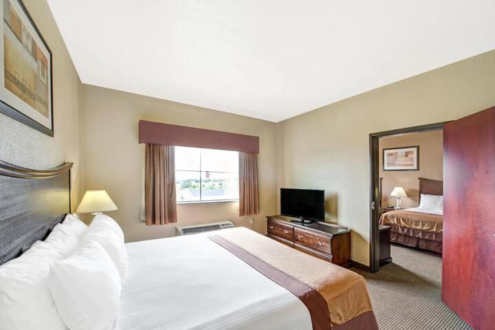1 King Bed (8 of 11)