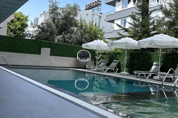 Pool 51 of 76