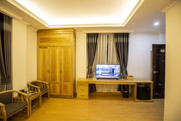 Room 8 of 38