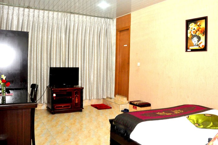 Room 8 of 25