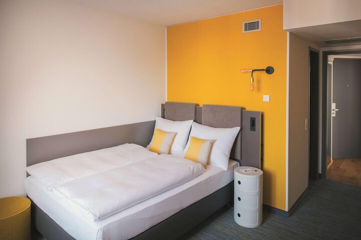 Room 35 of 137
