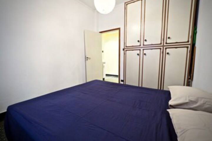 Room 7 of 12