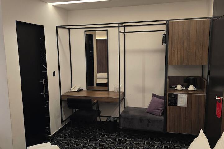 Room 18 of 49