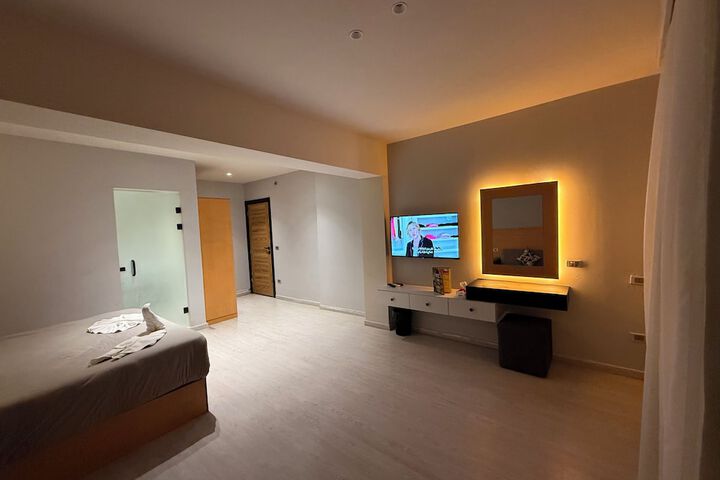 Room 32 of 227