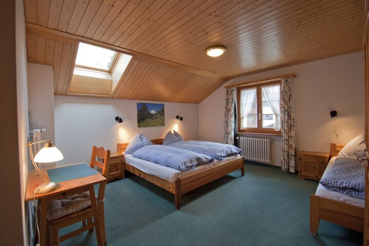 Room 12 of 166