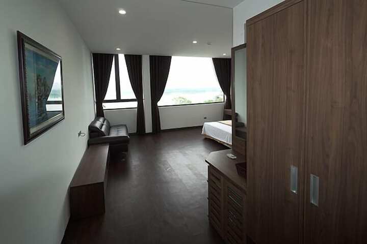 Room 8 of 48