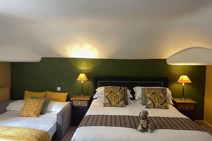 Room 6 of 77