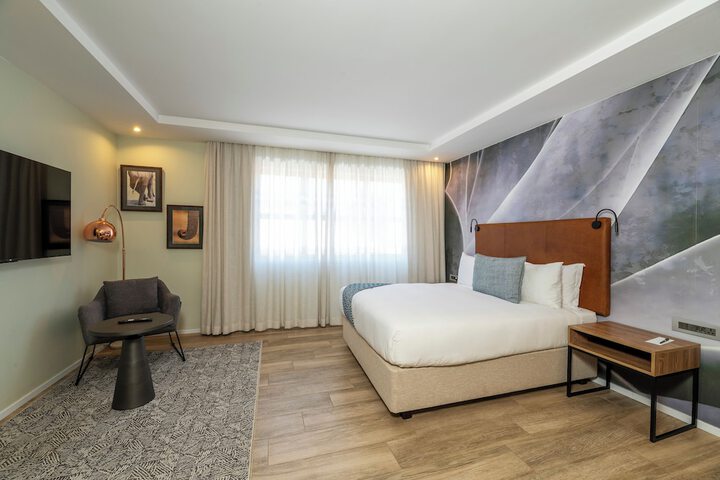 Room 4 of 23