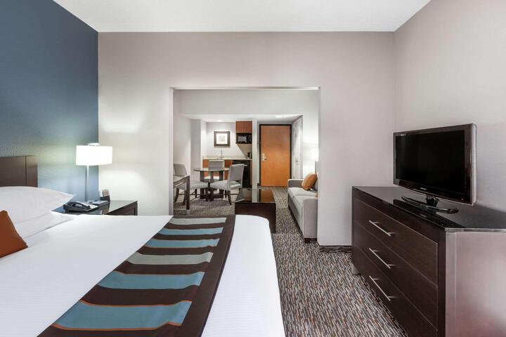 1 King Bed (6 of 38)