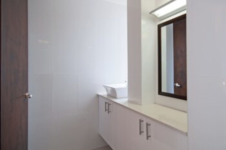 Room 6 of 27