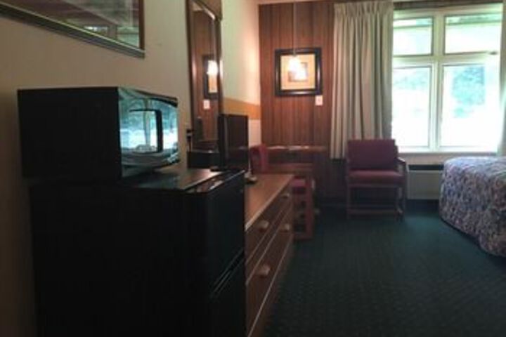 Room 4 of 16
