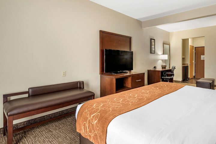 1 King Bed Suite (5 of 15)