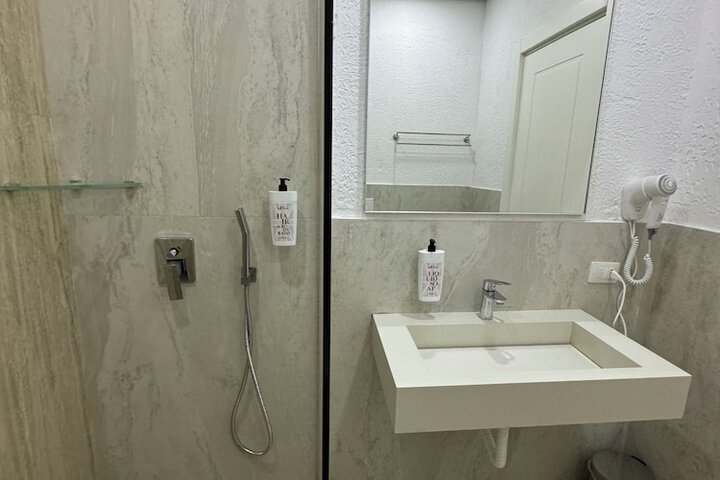 Room 156 of 191