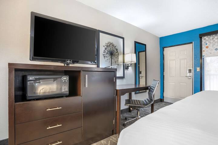 Room 10 of 27